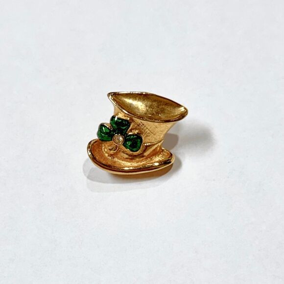 Vintage Avon Top Hat Pin Gold-Tone Shamrock with Green/Clear Rhinestones - Picture 1 of 3